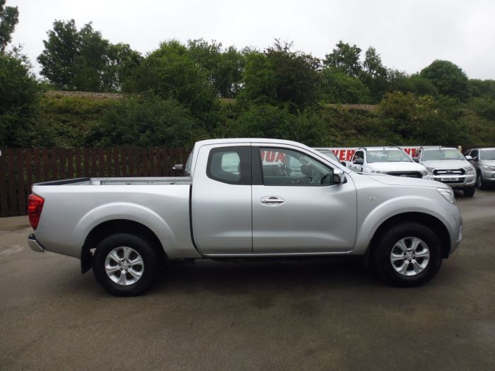 Nissan Navara King Cab Pick Up Acenta 2.3dCi 160 4WD Pick Up Diesel Silver