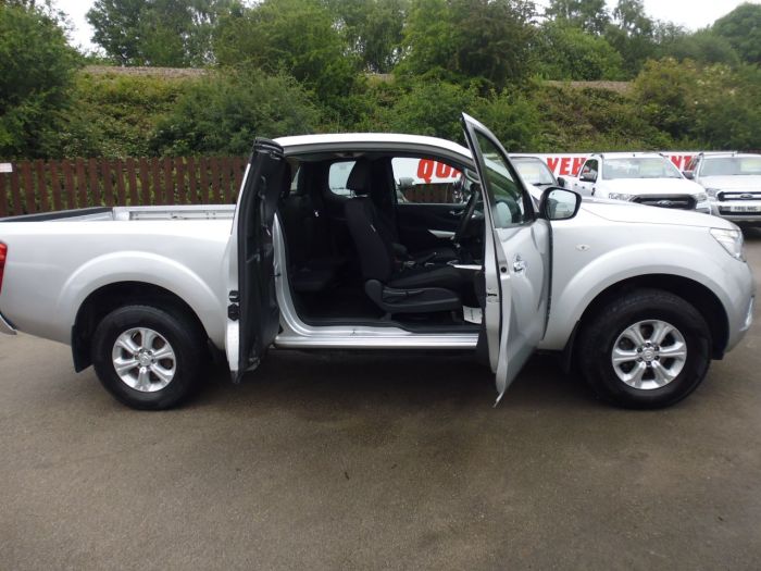 Nissan Navara King Cab Pick Up Acenta 2.3dCi 160 4WD Pick Up Diesel Silver