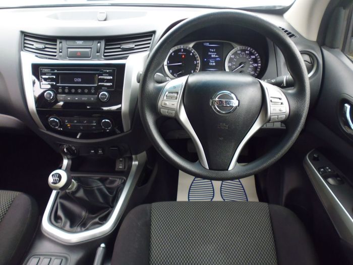 Nissan Navara King Cab Pick Up Acenta 2.3dCi 160 4WD Pick Up Diesel Silver