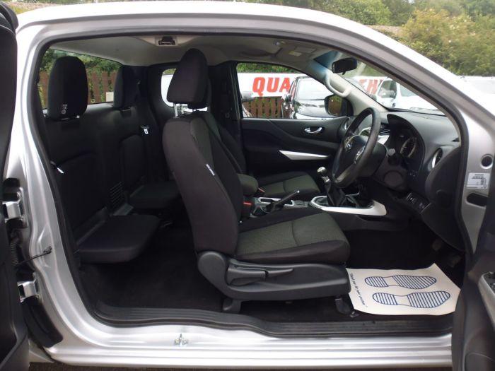 Nissan Navara King Cab Pick Up Acenta 2.3dCi 160 4WD Pick Up Diesel Silver