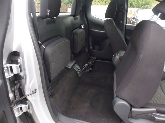 Nissan Navara King Cab Pick Up Acenta 2.3dCi 160 4WD Pick Up Diesel Silver