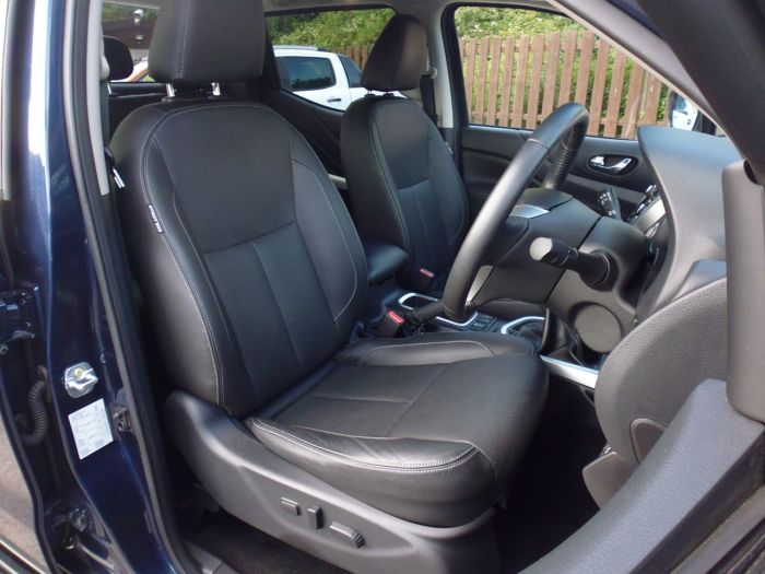 Nissan Navara Double Cab Pick Up Tekna 2.3dCi 190 4WD Pick Up Diesel Blue