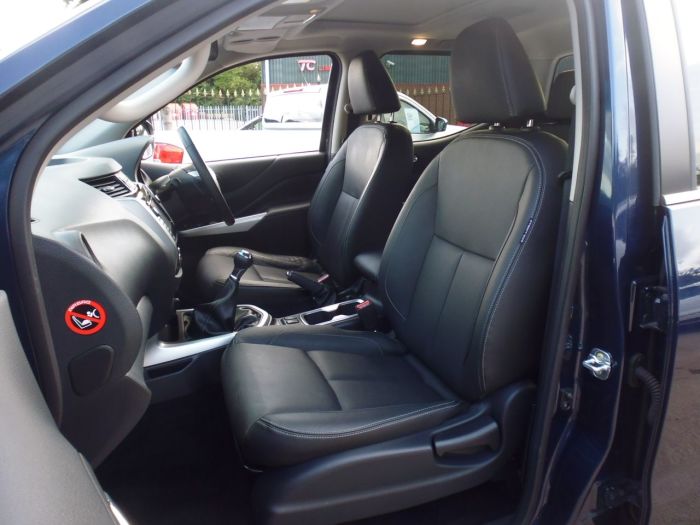 Nissan Navara Double Cab Pick Up Tekna 2.3dCi 190 4WD Pick Up Diesel Blue