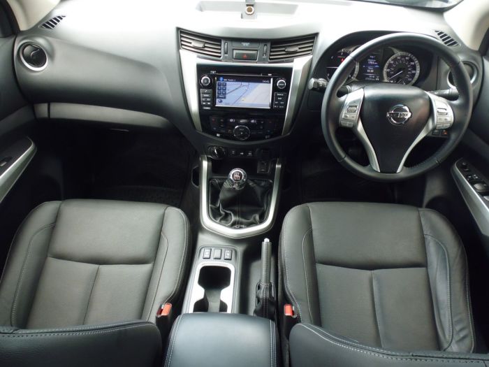 Nissan Navara Double Cab Pick Up Tekna 2.3dCi 190 4WD Pick Up Diesel Blue