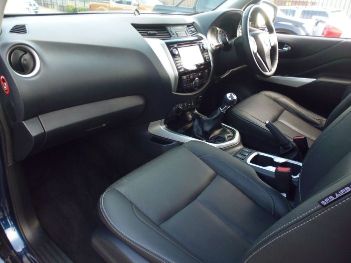Nissan Navara Double Cab Pick Up Tekna 2.3dCi 190 4WD Pick Up Diesel Blue