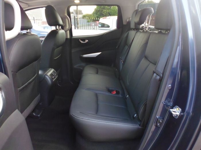 Nissan Navara Double Cab Pick Up Tekna 2.3dCi 190 4WD Pick Up Diesel Blue
