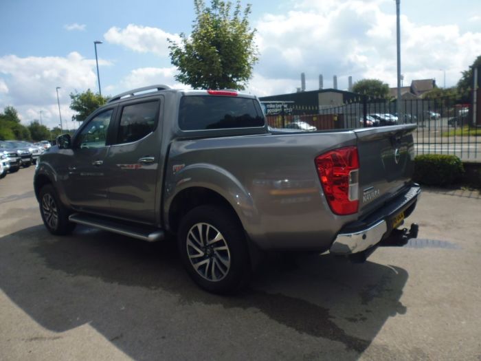 Nissan Navara Double Cab Pick Up Tekna 2.3dCi 190 4WD Auto Pick Up Diesel Grey