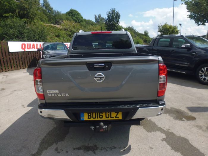 Nissan Navara Double Cab Pick Up Tekna 2.3dCi 190 4WD Auto Pick Up Diesel Grey