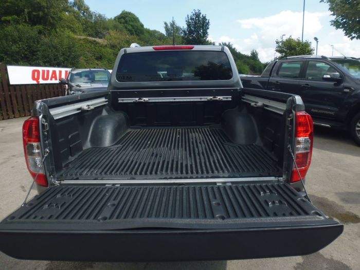 Nissan Navara Double Cab Pick Up Tekna 2.3dCi 190 4WD Auto Pick Up Diesel Grey