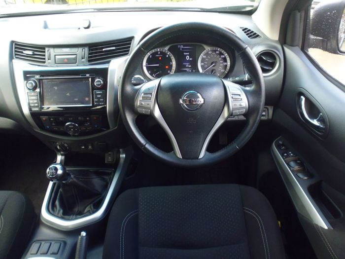 Nissan Navara Double Cab Pick Up N-Connecta 2.3dCi 190 4WD Pick Up Diesel Grey