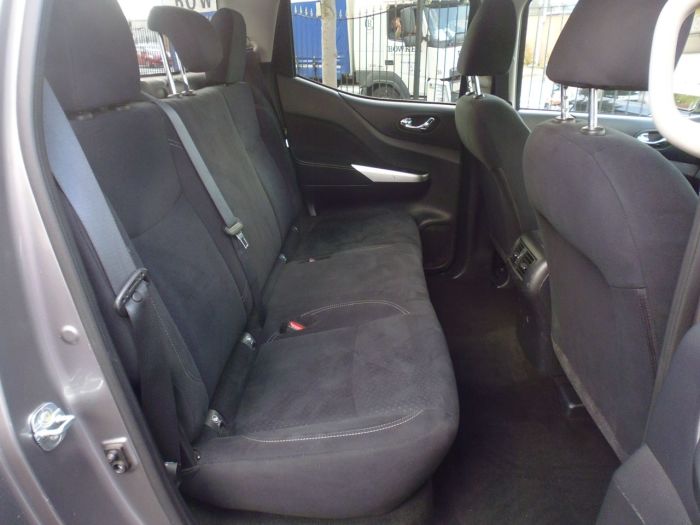 Nissan Navara Double Cab Pick Up N-Connecta 2.3dCi 190 4WD Pick Up Diesel Grey
