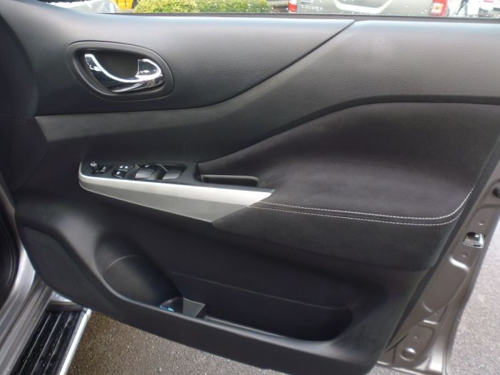 Nissan Navara Double Cab Pick Up N-Connecta 2.3dCi 190 4WD Pick Up Diesel Grey