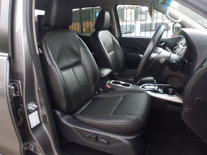 Nissan Navara Double Cab Pick Up Tekna 2.3dCi 190 4WD Auto Pick Up Diesel Grey