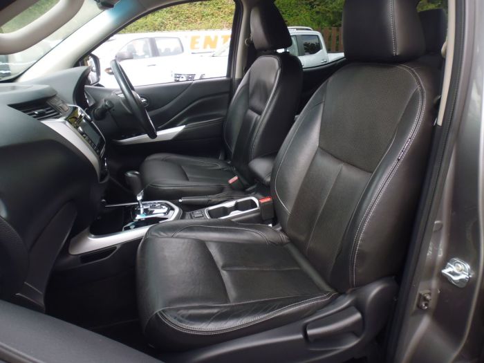 Nissan Navara Double Cab Pick Up Tekna 2.3dCi 190 4WD Auto Pick Up Diesel Grey