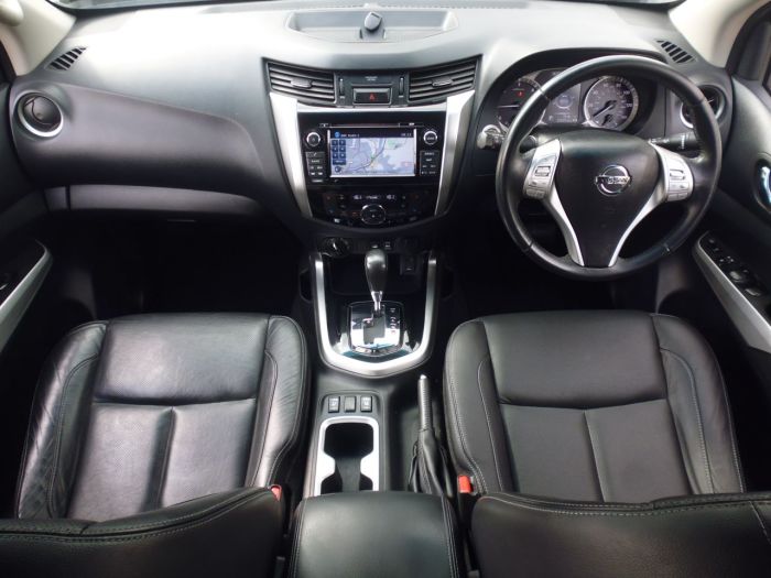 Nissan Navara Double Cab Pick Up Tekna 2.3dCi 190 4WD Auto Pick Up Diesel Grey