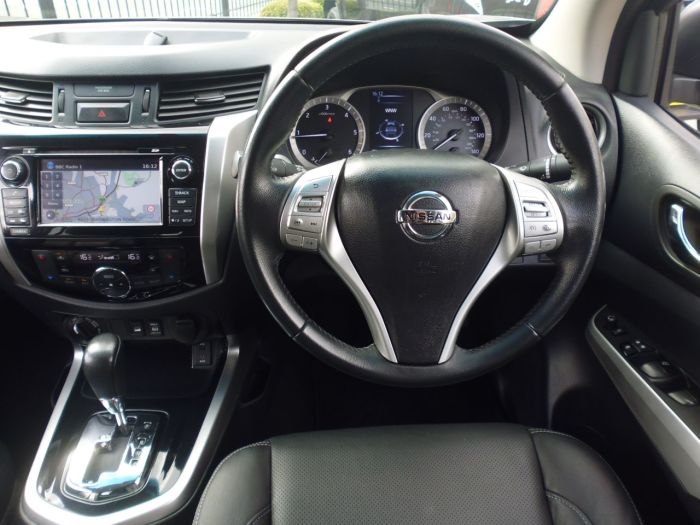 Nissan Navara Double Cab Pick Up Tekna 2.3dCi 190 4WD Auto Pick Up Diesel Grey