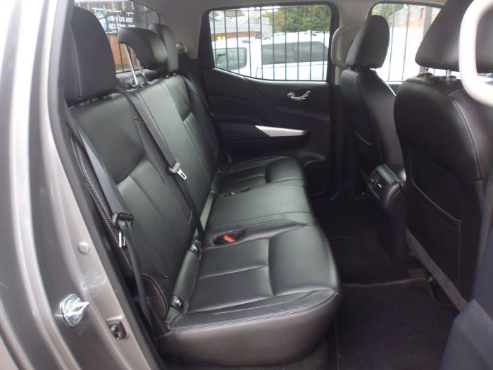 Nissan Navara Double Cab Pick Up Tekna 2.3dCi 190 4WD Auto Pick Up Diesel Grey