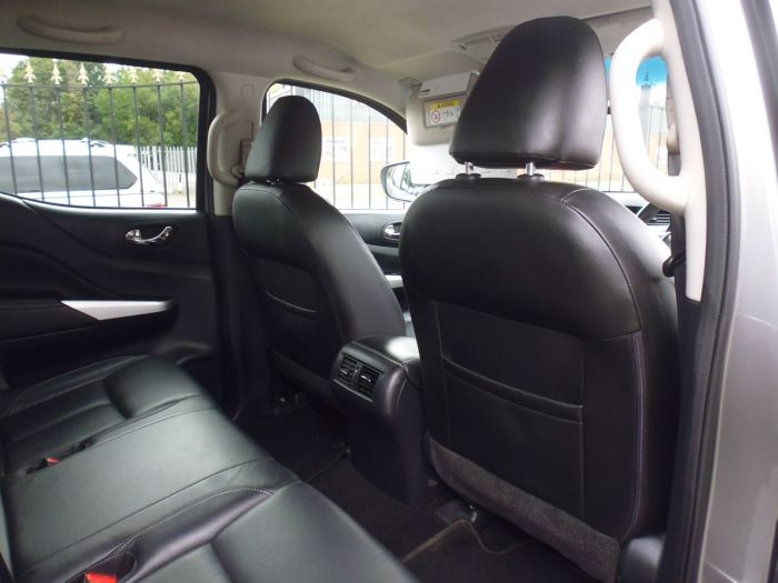 Nissan Navara Double Cab Pick Up Tekna 2.3dCi 190 4WD Auto Pick Up Diesel Grey