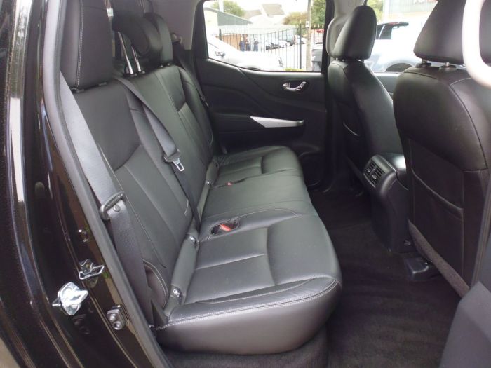 Nissan Navara Double Cab Pick Up Tekna 2.3dCi 190 4WD Pick Up Diesel Black