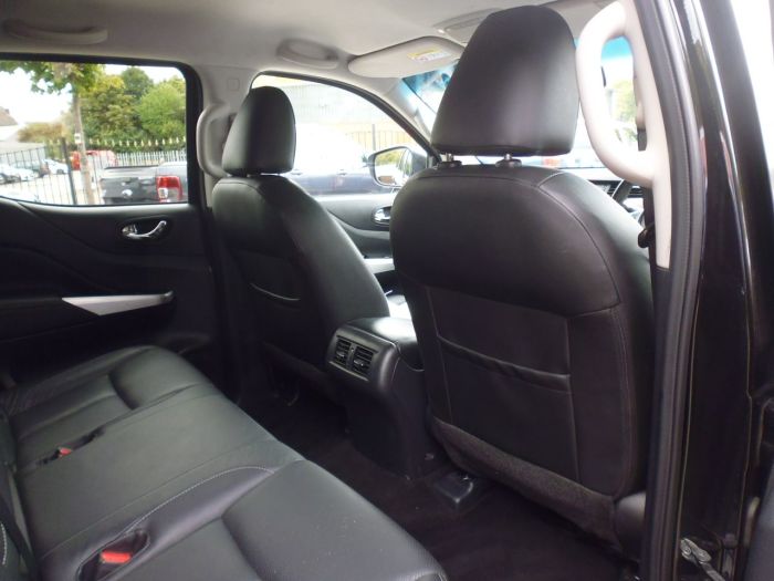 Nissan Navara Double Cab Pick Up Tekna 2.3dCi 190 4WD Pick Up Diesel Black