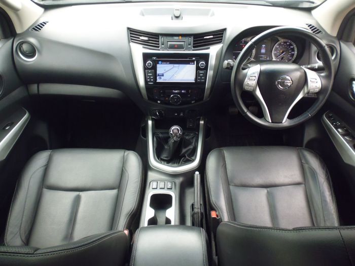 Nissan Navara Double Cab Pick Up Tekna 2.3dCi 190 4WD Pick Up Diesel Black