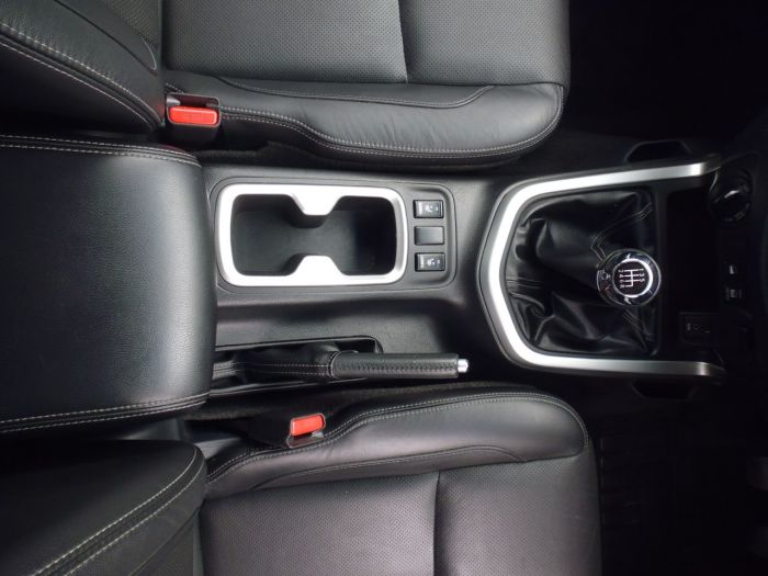 Nissan Navara Double Cab Pick Up Tekna 2.3dCi 190 4WD Pick Up Diesel Black