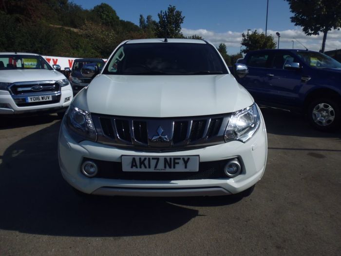 Mitsubishi L200 2.4 Double Cab DI-D 178 Barbarian 4WD Auto Pick Up Diesel White