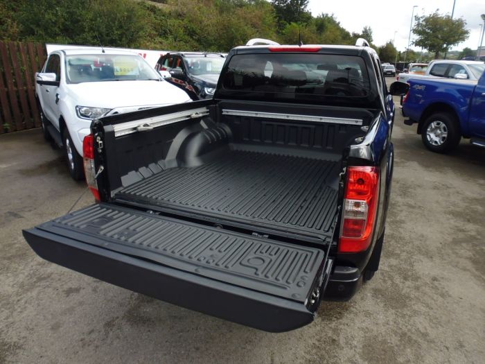 Nissan Navara Double Cab Pick Up Tekna 2.3dCi 190 4WD Pick Up Diesel Black