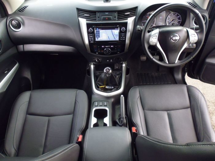 Nissan Navara Double Cab Pick Up Tekna 2.3dCi 190 4WD Pick Up Diesel Black