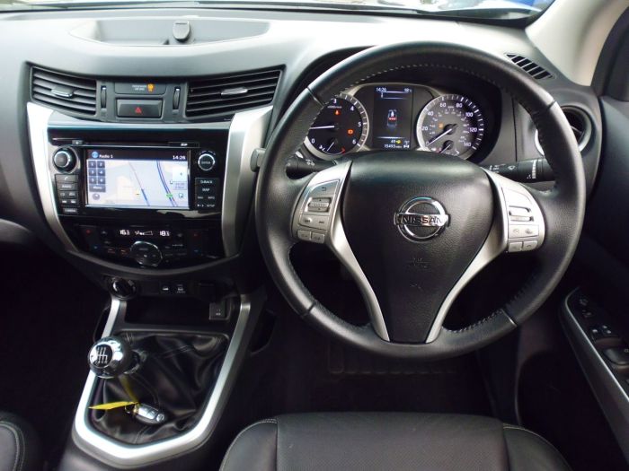 Nissan Navara Double Cab Pick Up Tekna 2.3dCi 190 4WD Pick Up Diesel Black