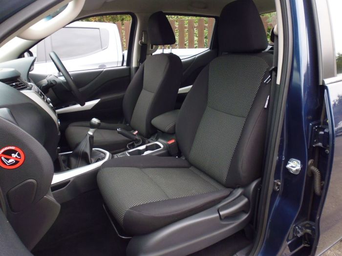 Nissan Navara Double Cab Pick Up Acenta 2.3dCi 160 4WD Pick Up Diesel Blue