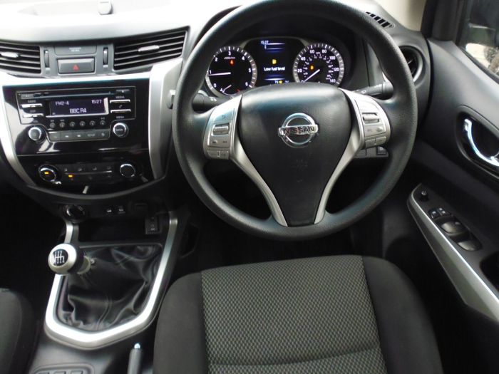 Nissan Navara Double Cab Pick Up Acenta 2.3dCi 160 4WD Pick Up Diesel Blue