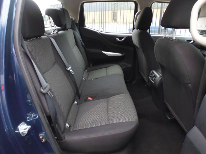 Nissan Navara Double Cab Pick Up Acenta 2.3dCi 160 4WD Pick Up Diesel Blue
