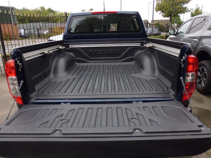Nissan Navara Double Cab Pick Up Acenta 2.3dCi 160 4WD Pick Up Diesel Blue