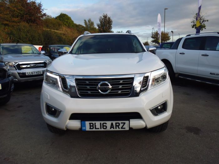 Nissan Navara Double Cab Pick Up Tekna 2.3dCi 190 4WD Auto Pick Up Diesel White
