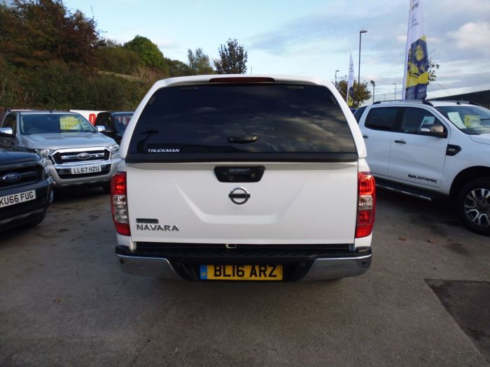 Nissan Navara Double Cab Pick Up Tekna 2.3dCi 190 4WD Auto Pick Up Diesel White