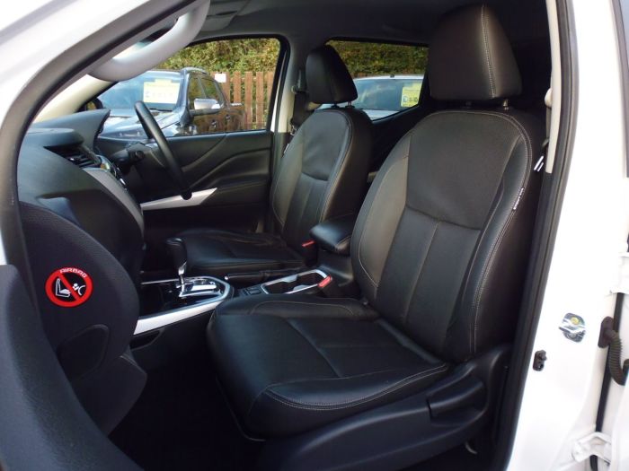 Nissan Navara Double Cab Pick Up Tekna 2.3dCi 190 4WD Auto Pick Up Diesel White