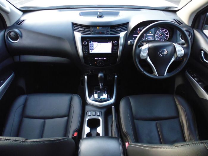 Nissan Navara Double Cab Pick Up Tekna 2.3dCi 190 4WD Auto Pick Up Diesel White