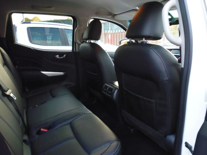 Nissan Navara Double Cab Pick Up Tekna 2.3dCi 190 4WD Auto Pick Up Diesel White