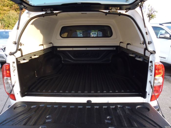 Nissan Navara Double Cab Pick Up Tekna 2.3dCi 190 4WD Auto Pick Up Diesel White