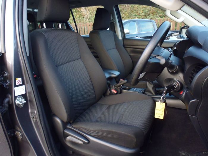 Toyota Hilux Active D/Cab Pick Up 2.4 D-4D Pick Up Diesel Grey