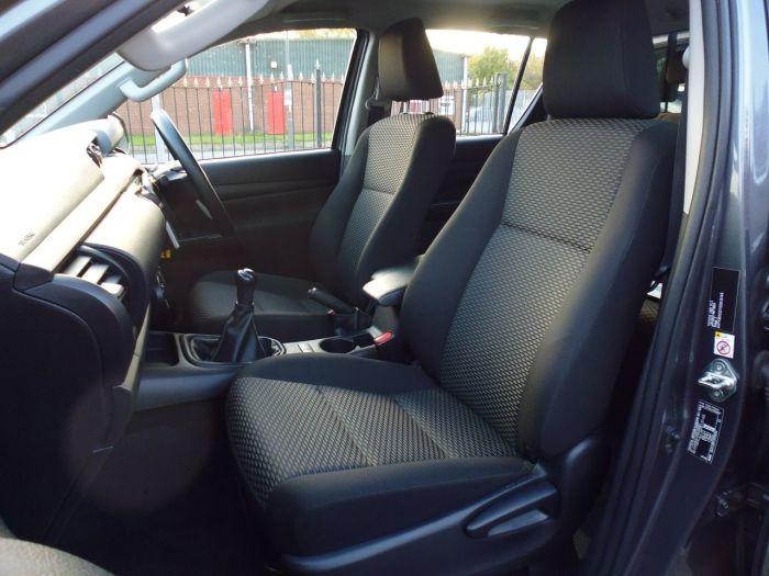Toyota Hilux Active D/Cab Pick Up 2.4 D-4D Pick Up Diesel Grey