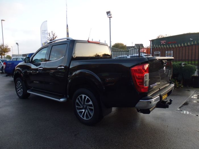 Nissan Navara Double Cab Pick Up Tekna 2.3dCi 190 4WD Pick Up Diesel Black