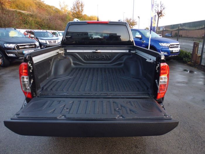 Nissan Navara Double Cab Pick Up Tekna 2.3dCi 190 4WD Pick Up Diesel Black