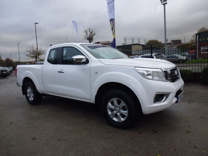 Nissan Navara King Cab Pick Up Acenta 2.3dCi 160 4WD Pick Up Diesel White
