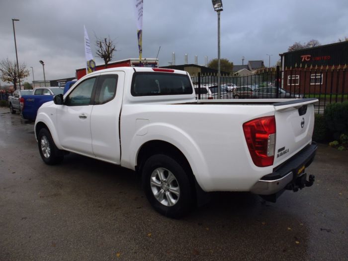 Nissan Navara King Cab Pick Up Acenta 2.3dCi 160 4WD Pick Up Diesel White
