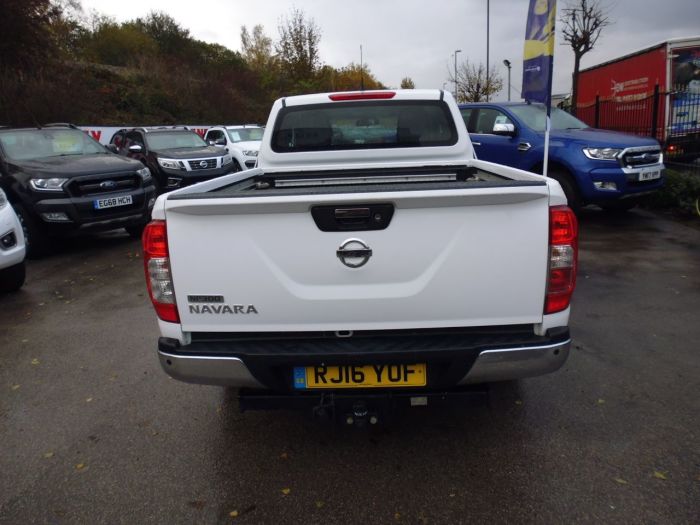 Nissan Navara King Cab Pick Up Acenta 2.3dCi 160 4WD Pick Up Diesel White