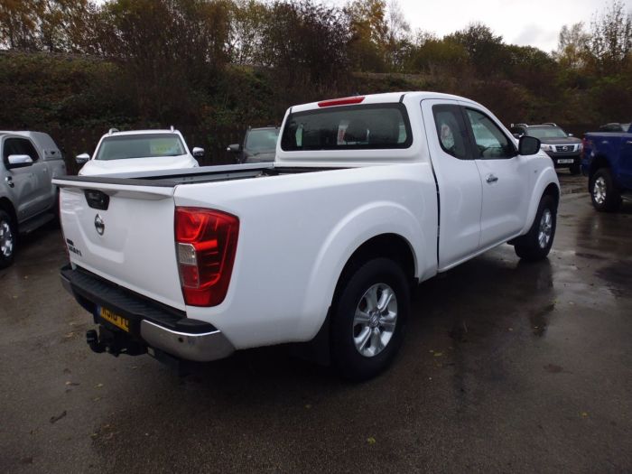 Nissan Navara King Cab Pick Up Acenta 2.3dCi 160 4WD Pick Up Diesel White