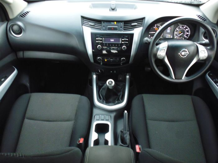 Nissan Navara King Cab Pick Up Acenta 2.3dCi 160 4WD Pick Up Diesel White