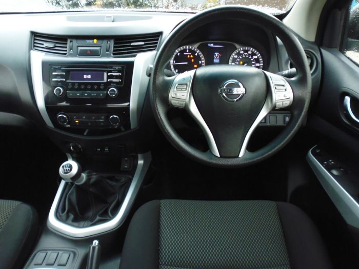 Nissan Navara King Cab Pick Up Acenta 2.3dCi 160 4WD Pick Up Diesel White